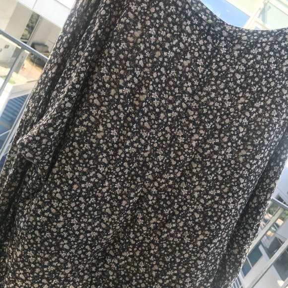 Brandy 🖤 Melville - Picture 3 of 7